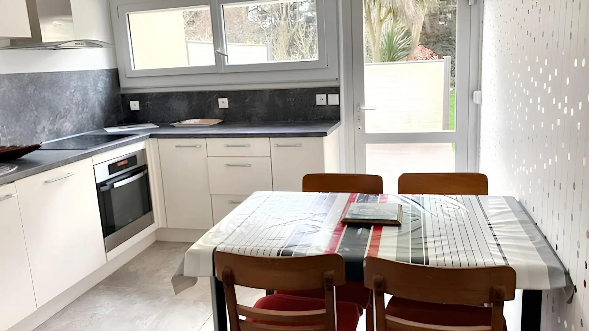 Maison Moderne A Saint-Pol-De-Leon Avec Jardin Prive France