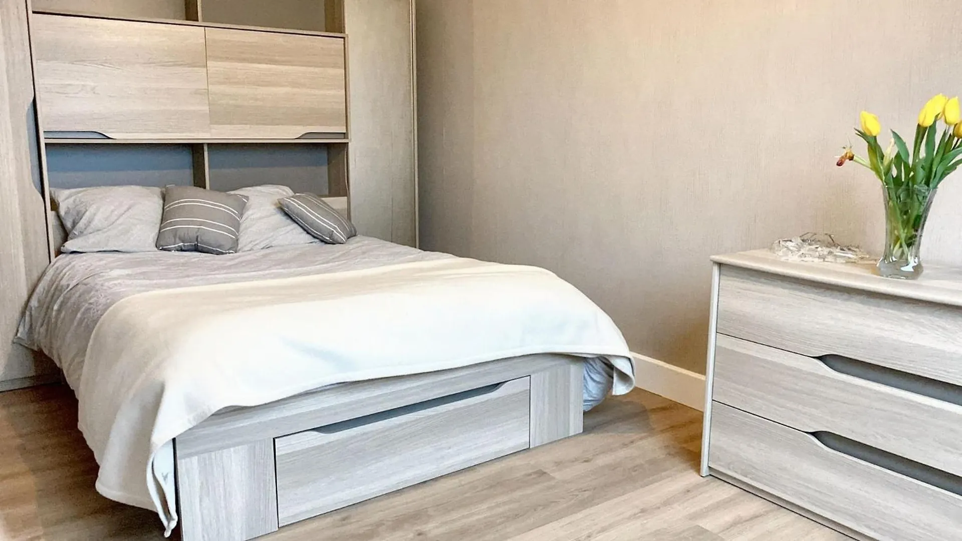 Holiday home Maison Moderne A Saint-Pol-De-Leon Avec Jardin Prive France