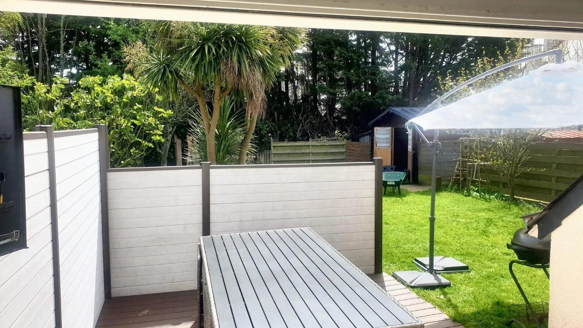 Holiday home Maison Moderne A Saint-Pol-De-Leon Avec Jardin Prive